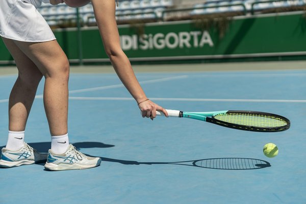 Top Shock Absorbers for Sport Bikes Navigating the UK"s Pothole-Riddled Urban Roads